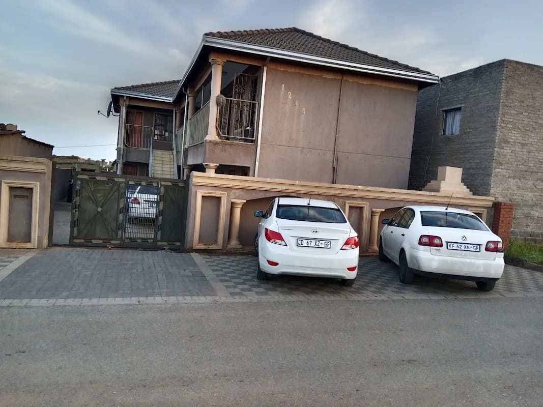 Esselen Bachelor Units in Tembisa CBD