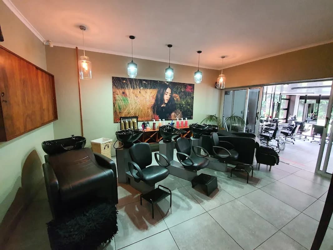 PlayBoy hairsalon in Springs