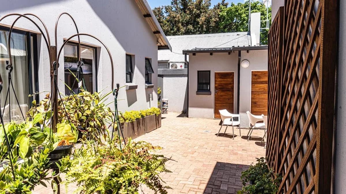 Explorer Backpackers in Greenside