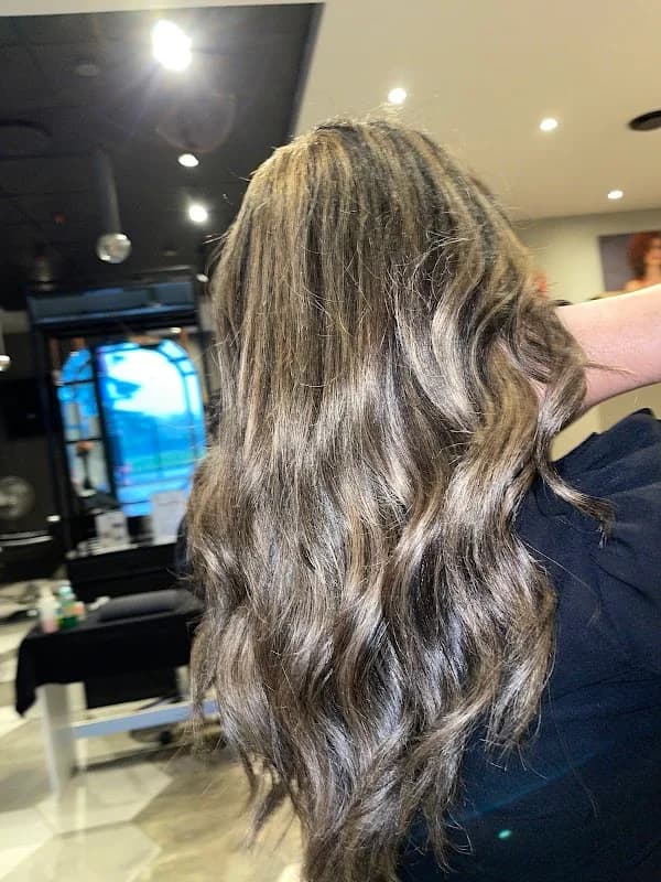 Lova hair & beauty bar in Lakefield