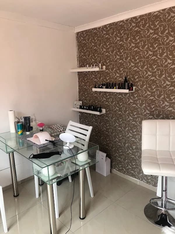 Nails By Tebo in Tlhabane