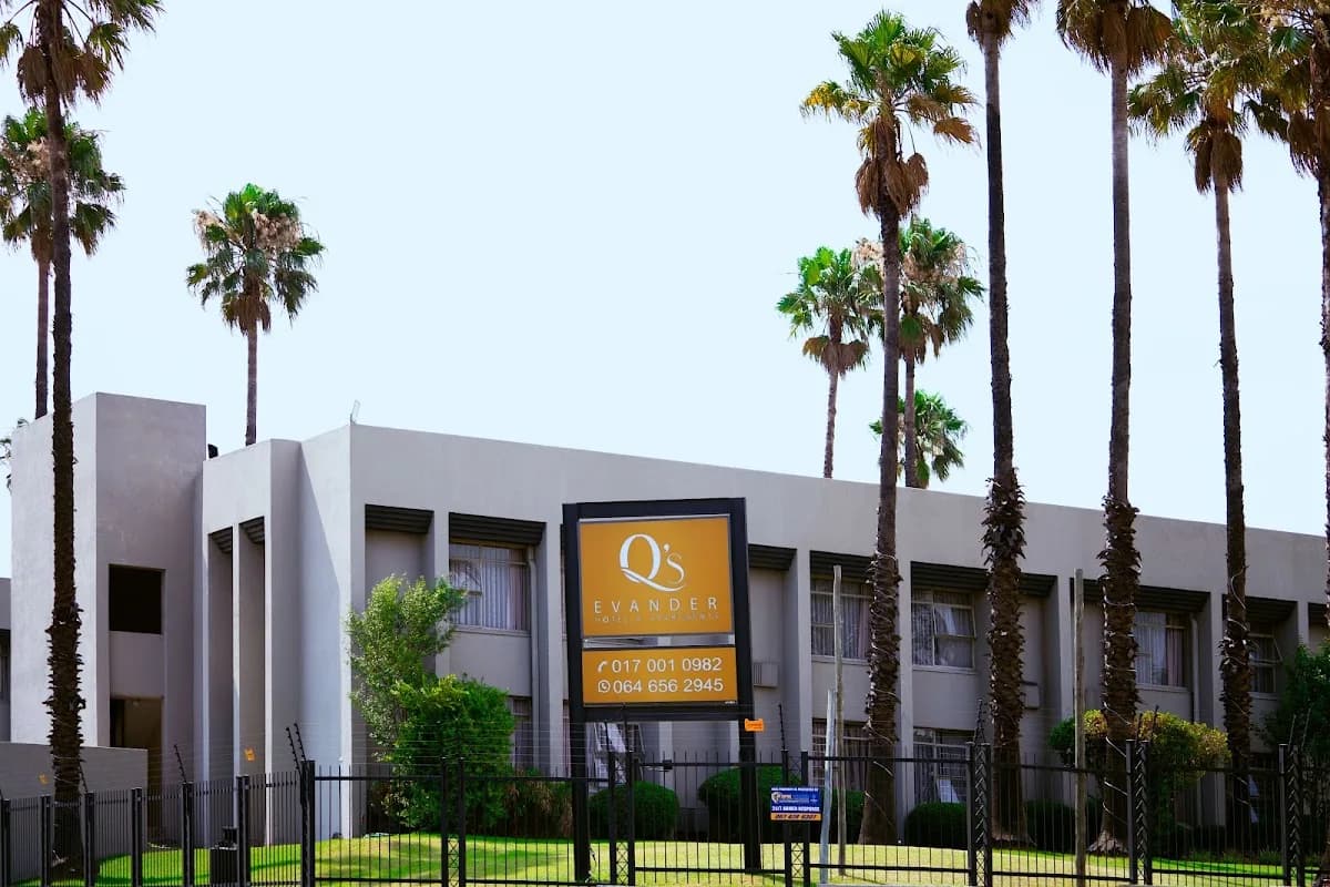 Q's Evander Hotel and Apartment in Evander