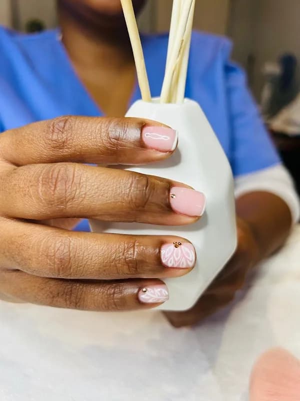 Royal Touch Beauty Bar in Glenwood
