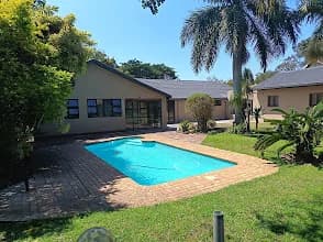 12 Dolfyn Nqabanqaba in Meerensee