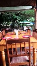 Da Loose Mongoose Pub & Grill and Guest House in White River