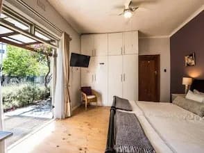 Greenlawns B&B in Claremont