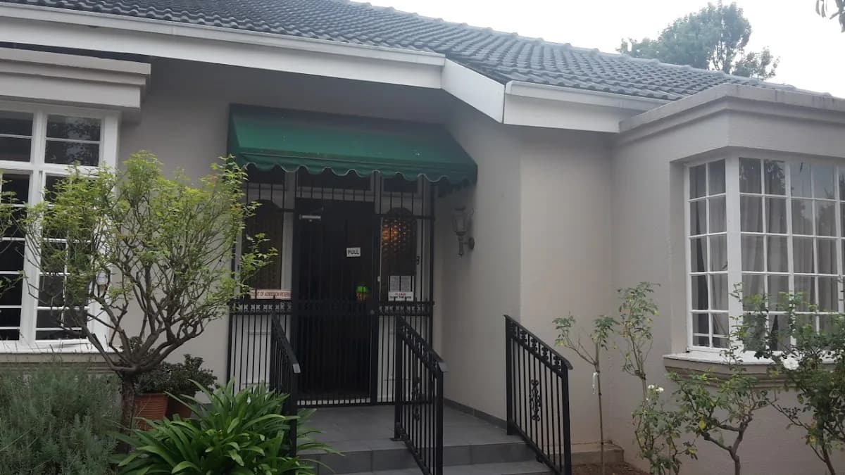 HQ: HeadQuarters - Hair & Beauty in Parktown