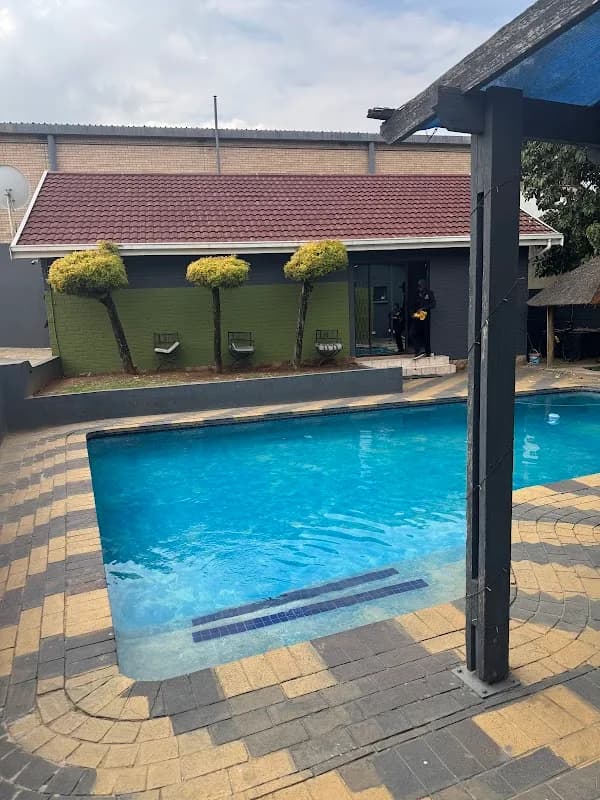 Capital T Luxury Guest House in Elsburg