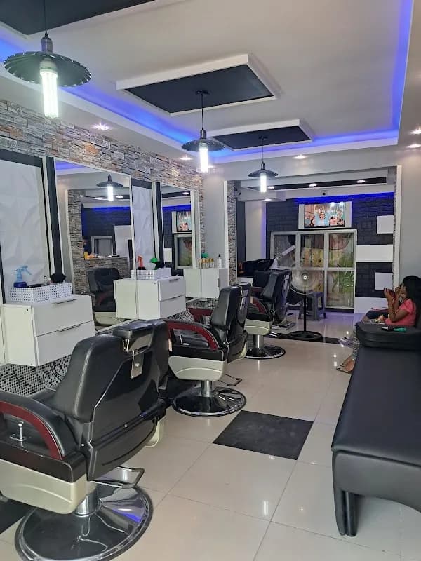 Moons light salon in Phoenix