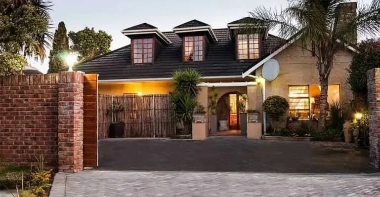 Guest House Ascot Place in Newton Park