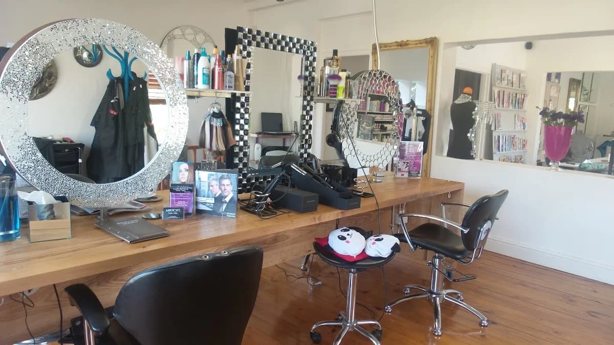MIRRORS Hair, Skin & Nails in Gardens