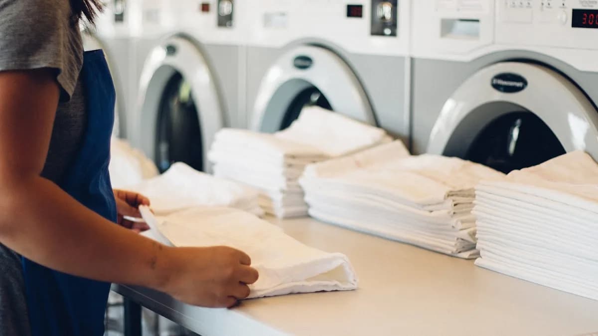 Rezzies Laundromat & Dry Cleaner in Morningside