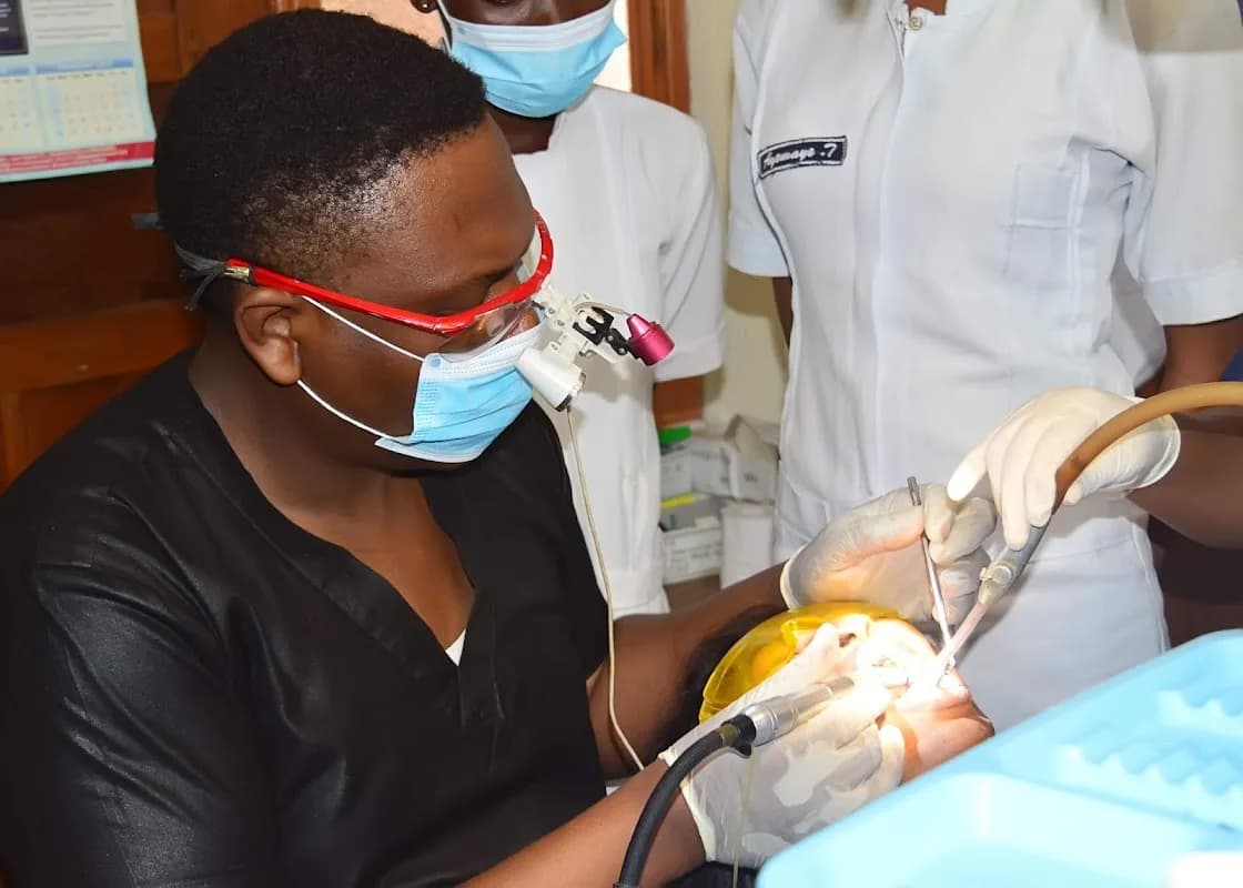 Platinum Dental Surgery (Anthony Obanikoro) in Ilupeju