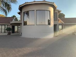 Cacoons Cove Guesthouse Restuarant & Bar in Edenvale