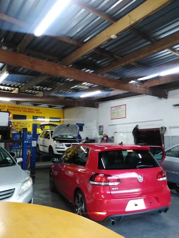 RR Service Centre in Wynberg