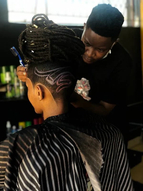 Duza’s barbershop in Haenertsburg