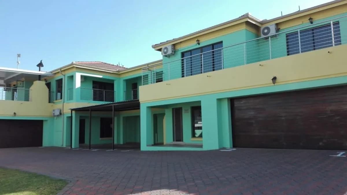 Estoby Executive Guest House in Del Judor