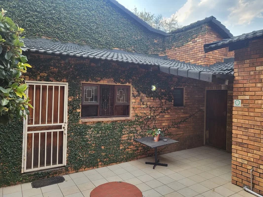 Albatrossways Lodge in Fourways