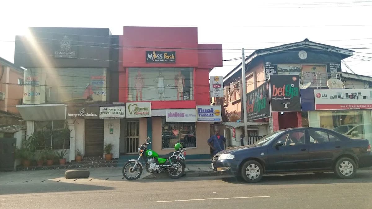 Rophe Dental Clinic in Adeniran Ogunsanya