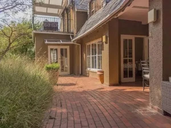 Bed and Breakfast 59 on Central in Illovo