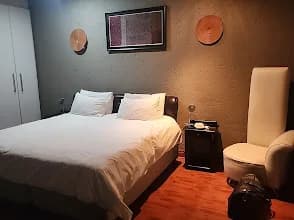 Flamboyant Guest Lodge in Alexandra