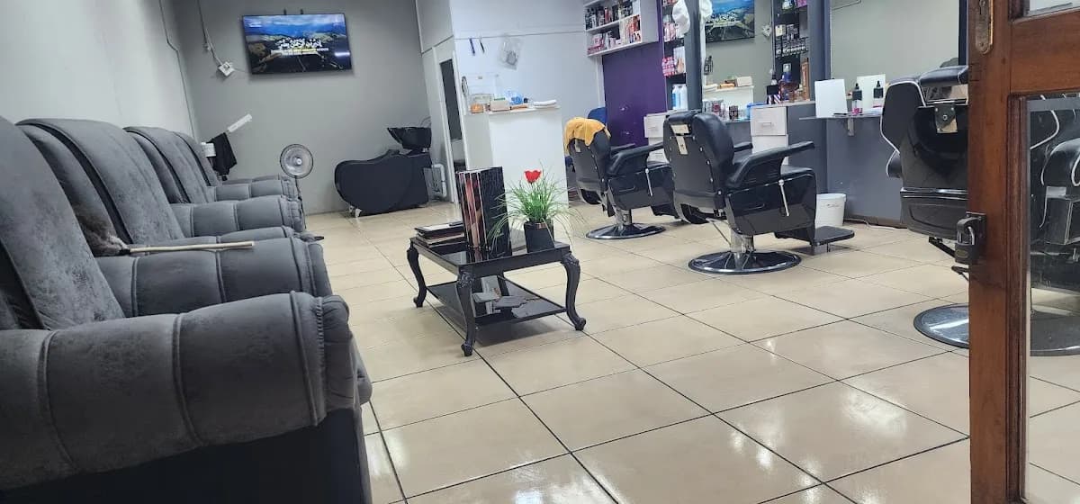 JJ BARBER SHOP UNISEX in The Moot