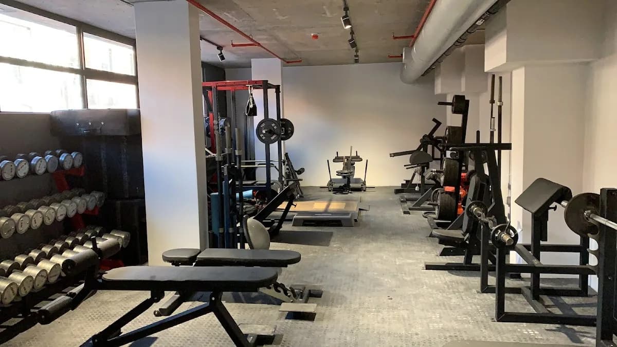 Progressive Edge Performance in Clifton