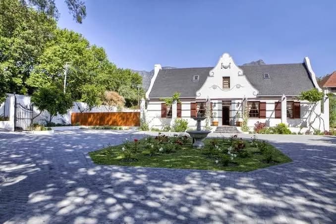 The Oak and Vine Guest House in Rondebosch