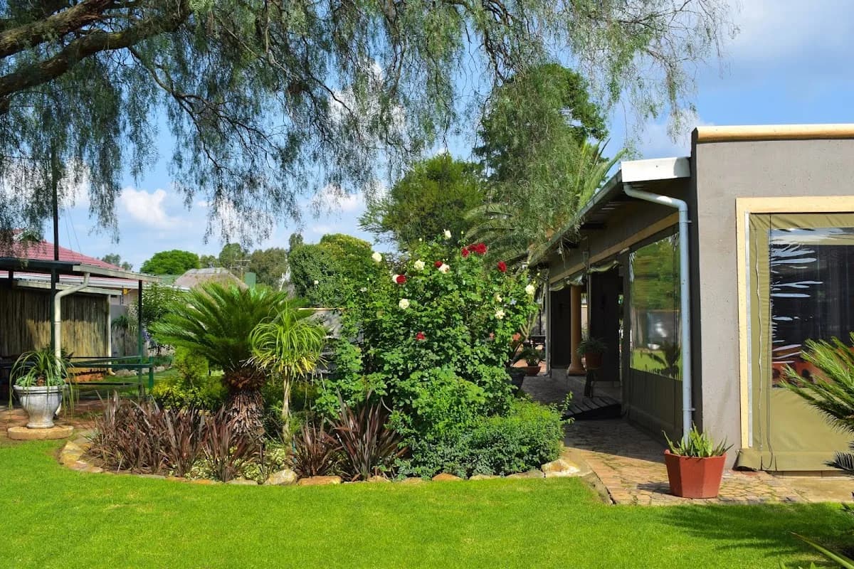 Sibahlenomhlambi Guest House in Springs