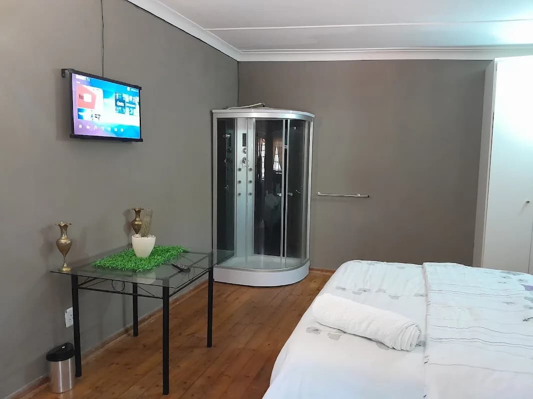 Slumber Lake Guest House in Melville