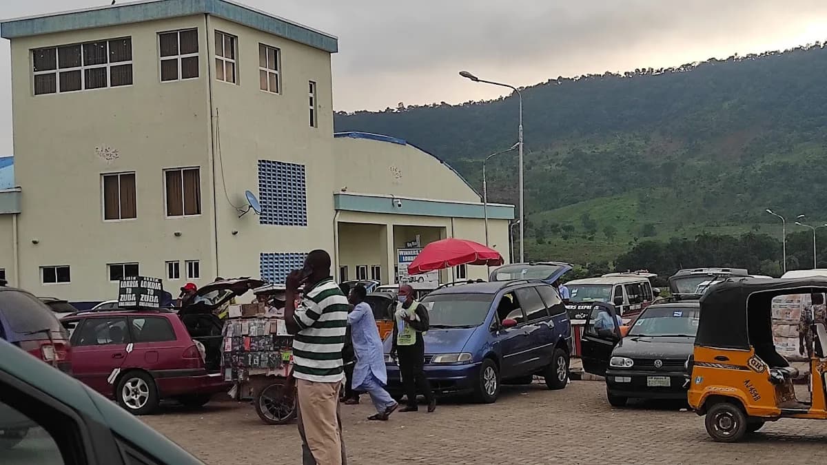 Lokoja Mega Terminus, Felele in Felele