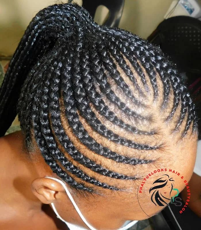 PHALTUELOOKS HAIR AND BEAUTY SALON in Seshego