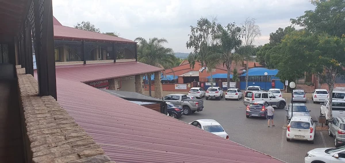 Old Farm Shopping Centre in Faerie Glen