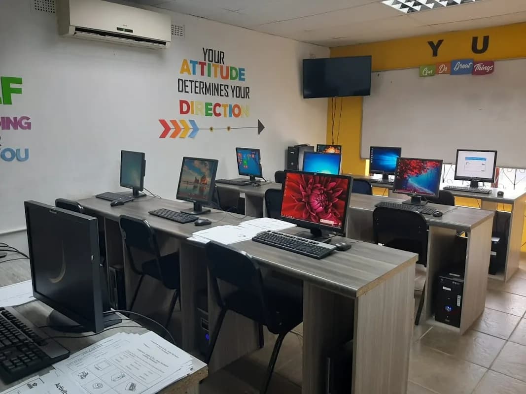 GLOBAL GOLD IT 108 COMPUTER TRAINING COLLEGE in Chatsworth