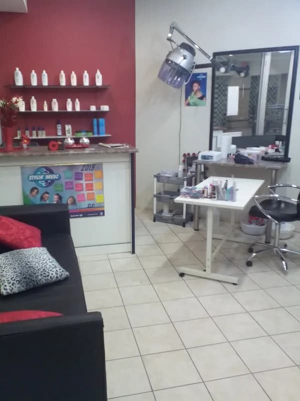 Nina Gregoire Unisex Salon in Silverton