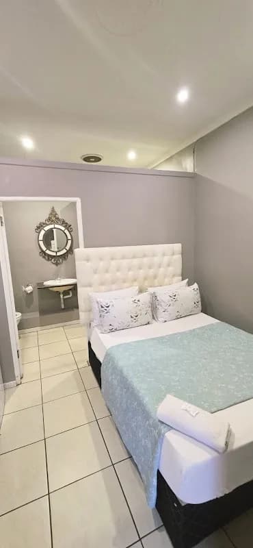 Galaxy Rooms Boston Bellville in Bellville