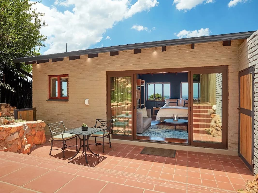 The Cliffside Boutique Getaway in Greenside