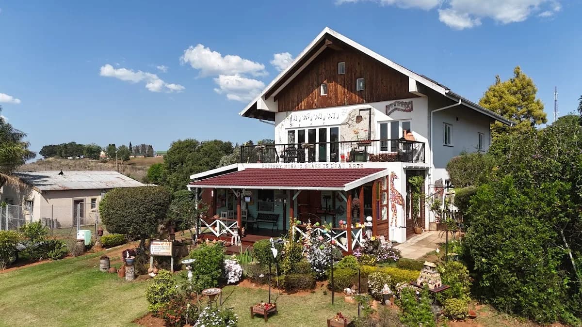 HOUSE OF ART Guesthouse, ceramic studio and showroom in Haenertsburg
