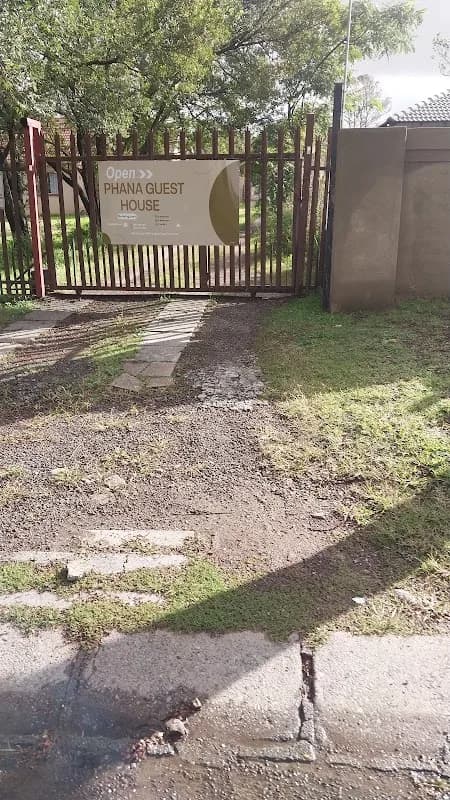 Phana Guest House in Evander