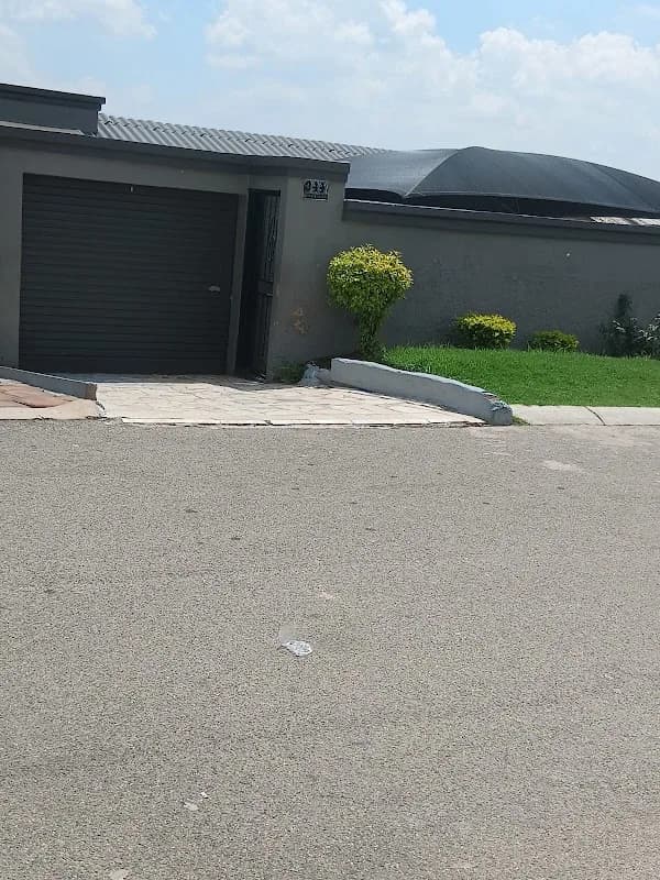Makwena Laundry Service in Esther Park