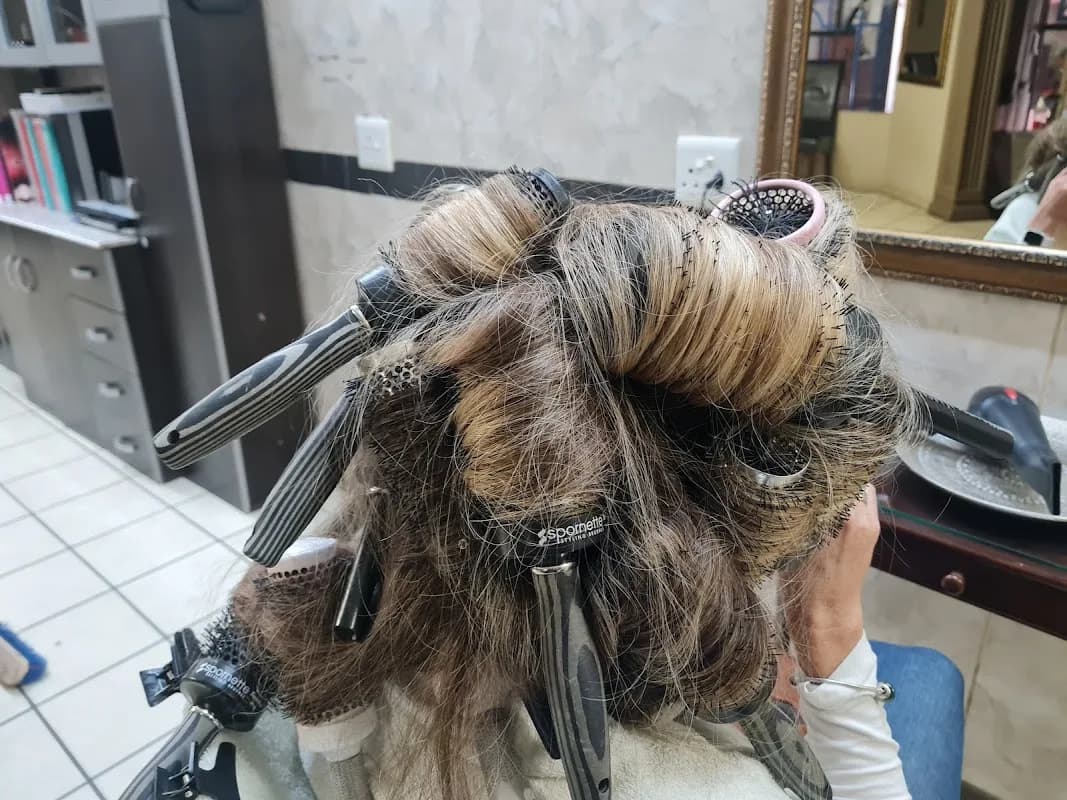 Salon Janine in Industrial Area