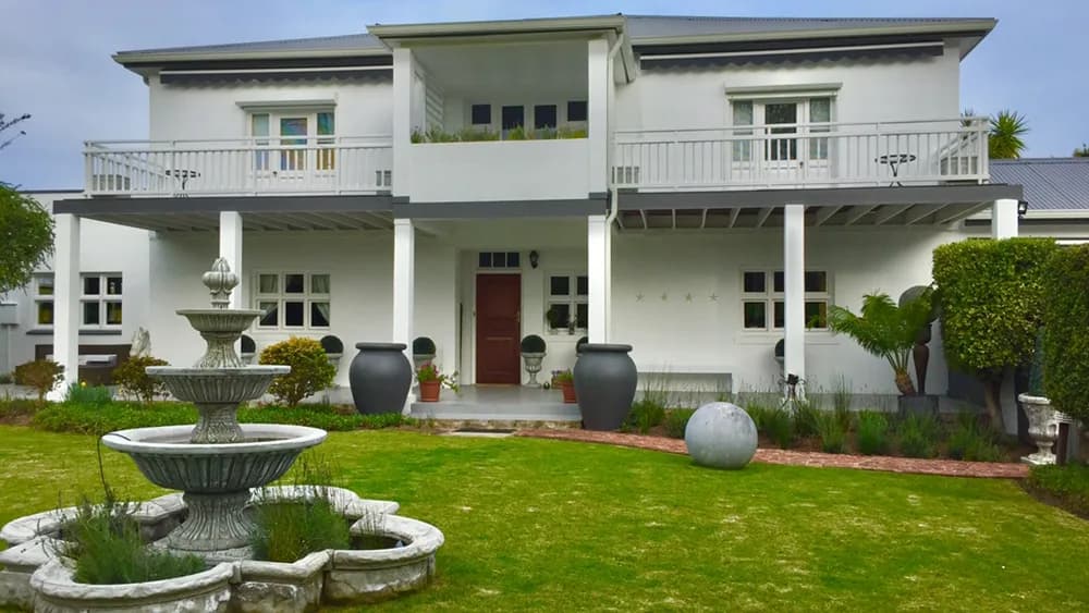 Oude Berg Guesthouse - 10 Caledon Street in George South