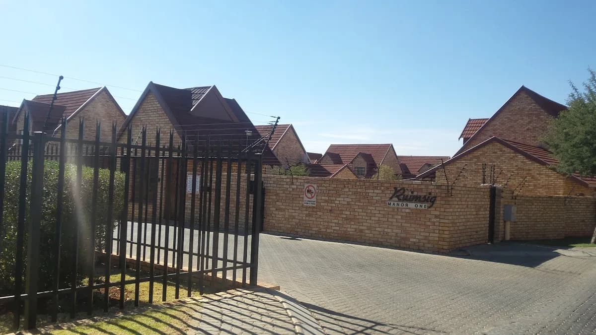 Ruimsig Manor One in Ruimsig