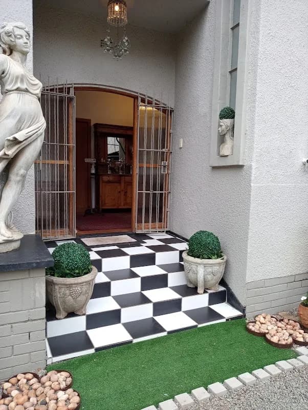 29onTait Guest House in Hatfield