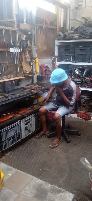 Deroques motor machenic in Khayelitsha