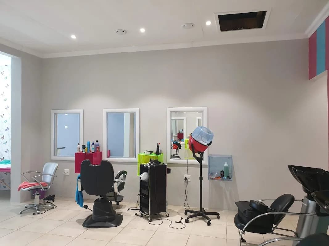 Hair dot Com in Gonubie