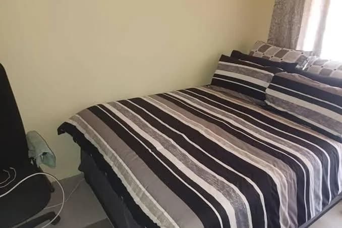Kempton Park Lodge Birch Acres Kempton Park - Standard Double Room with Shared Bathroom in Birch Acres