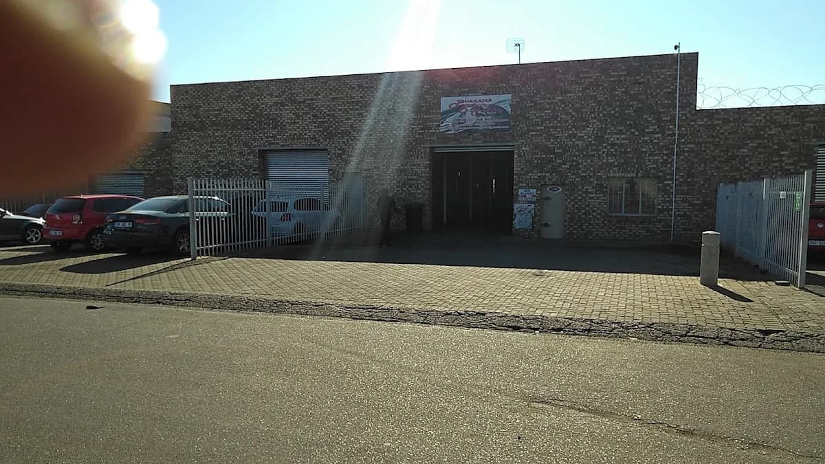 Phakama Service Centre in Clubview