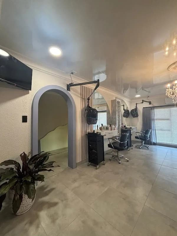 Salon Country Stylist in Park West