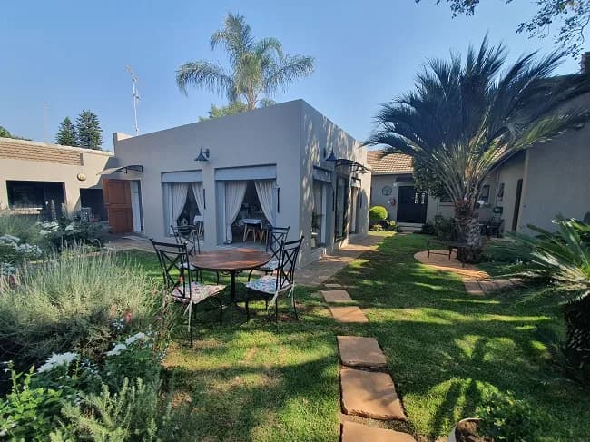 Three Olives Guest House in Eldoraigne in Wierda Park